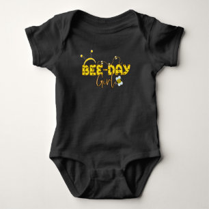 Bienentag-Girl-Gelbe Typografie Baby Strampler