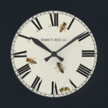 Bienenzucht-Uhr Runde Wanduhr<br><div class="desc">LIEBE DEINE BIEN. Während Sie in Ihrer Bienenwerkstatt sind, die Ihre Gläser zentrifugiert und markiert, behalt diese Uhr in Sichtweite, um Sie daran zu erinnern, wer draußen arbeitet, fast jede Stunde Tageslicht, sieben Tage die Woche für viele Wochen Nektar zu fressen, um Ihren Honig zu machen. Diese Uhr ist ein...</div>