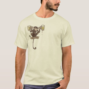 Bier-Affe durch Mudge Studios T-Shirt