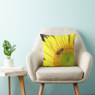 Bier auf Sonnenblumen Nah-Up-Foto Kissen