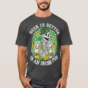 Bier ist besser in einem irischen Pub St Patrick's T-Shirt
