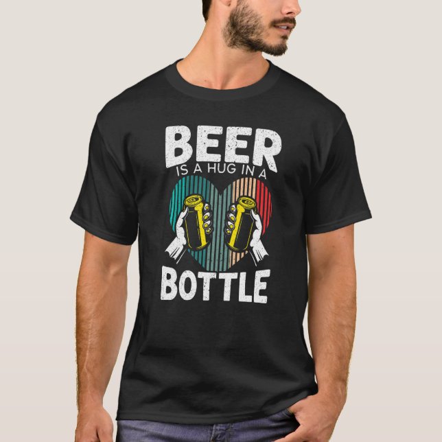 Bier ist ein Umarmer in einer Flasche, die Betrunk T-Shirt (Vorderseite)