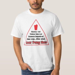 Bier Pong Held-Shirt im Rot T-Shirt