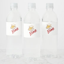 Bier-Tasse mit Bier- und Schaumwasser-Flaschenetik