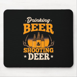 Bier trinken und Hirsch jagen Mousepad