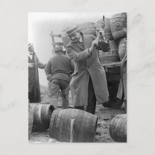 Bierfässer zerstören, 1924 postkarte