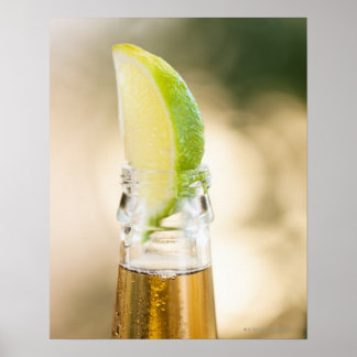 Bierflasche mit Limonem Keil Poster