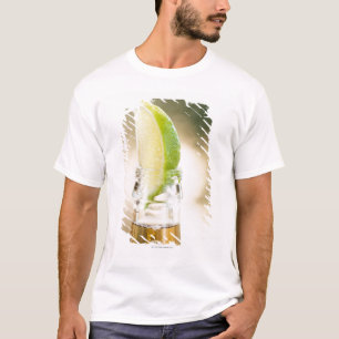 Bierflasche mit Limonem Keil T-Shirt