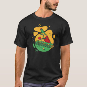 Bierflasche mit Tischtennis-Biertisch T-Shirt