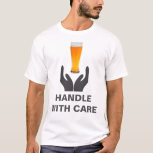 Bierglas vorsichtig behandeln Lustig weiß T-Shirt