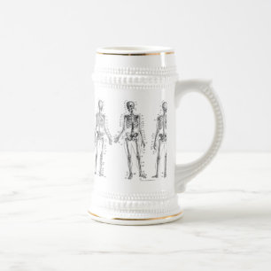 Bierkrug mit Diagramm des menschlichen Skeletts Bierglas