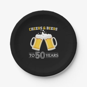 Biertrinker prostet und Biere zum 50. Geburtstag Pappteller