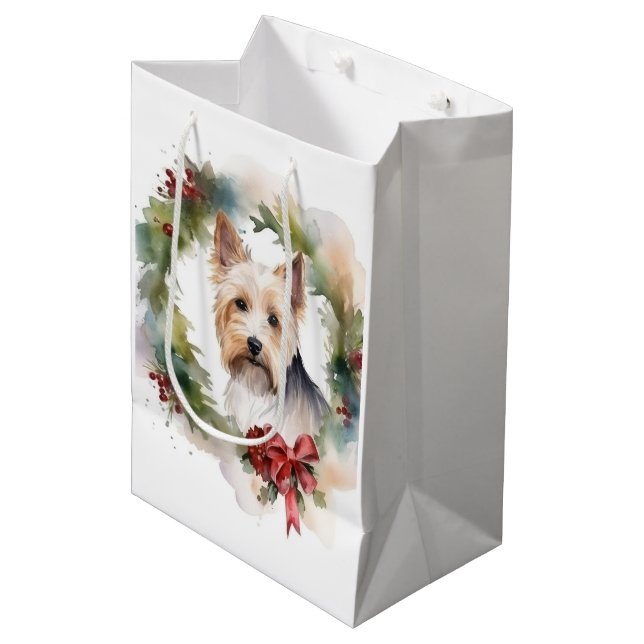 Biewer Terrier Christmas Wreath Festive Pup Mittlere Geschenktüte (Vorderseite Schrägansicht)