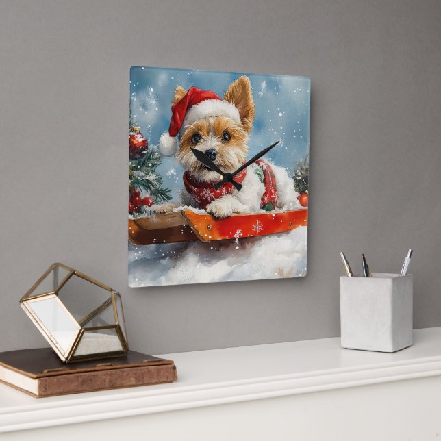 Biewer Terrier Dog in Sledge Let it Snow Christmas Quadratische Wanduhr (Büro)
