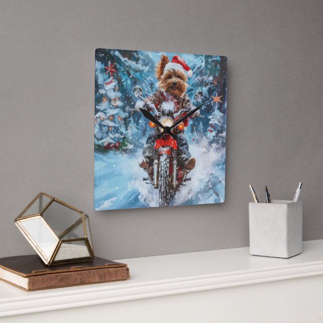 Biewer Terrier Dog Riding Motorrad Weihnachten Quadratische Wanduhr (Büro)
