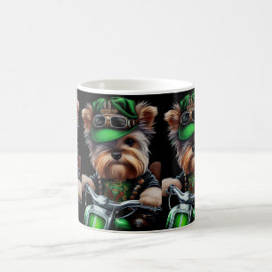 Biewer Terrier Hund fährt Fahrrad St. Patrick's Da Kaffeetasse