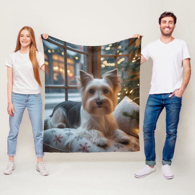 Biewer Terrier With Christmas Lights Holiday Fleecedecke (Beispiel)