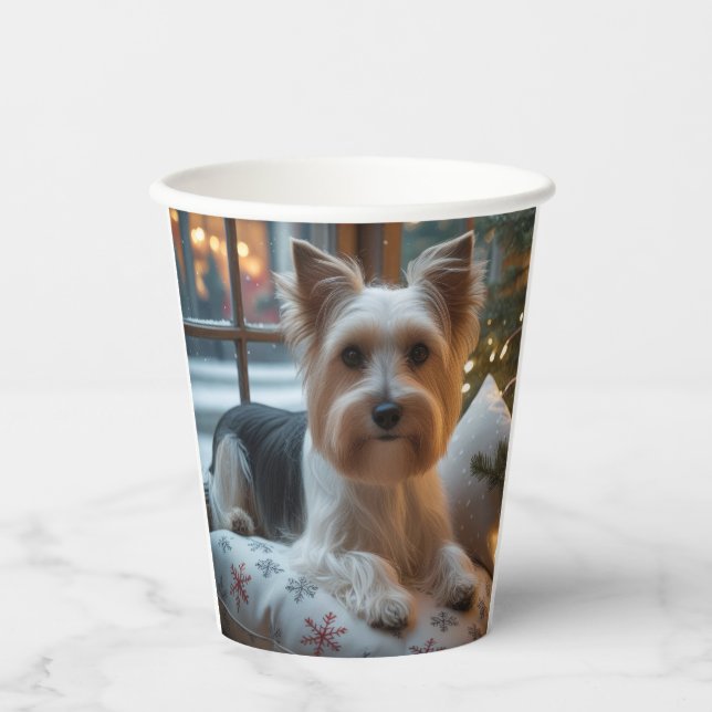 Biewer Terrier With Christmas Lights Holiday Pappbecher (Vorderseite)