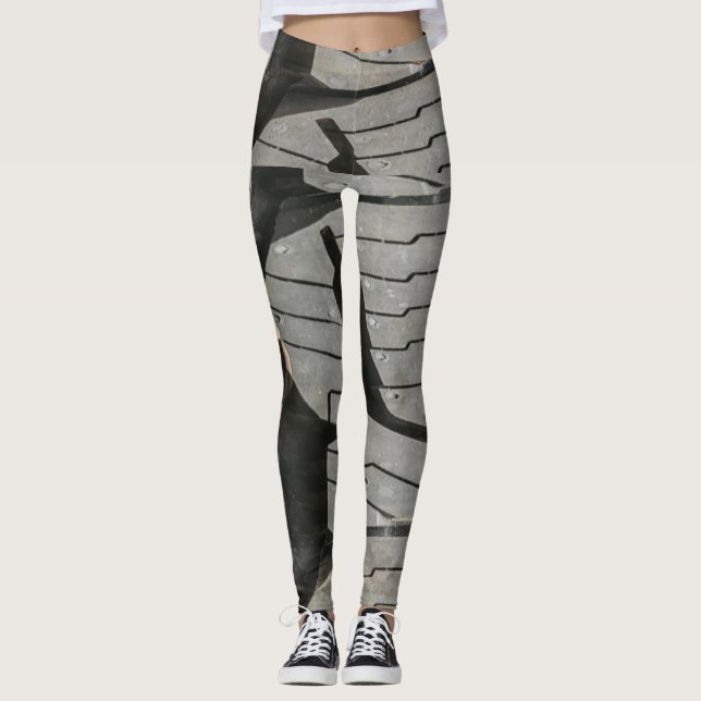 Big Automotive Autos alte Reifen Black Road Trips Leggings (Vorderseite)