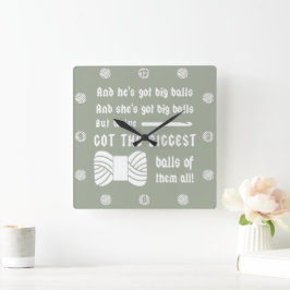 Big Balls of Yarn ・ Crochet Craft Room {Dark} Quadratische Wanduhr