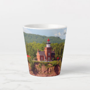 Big Bay Lighthouse aus Wasser Latte Tasse