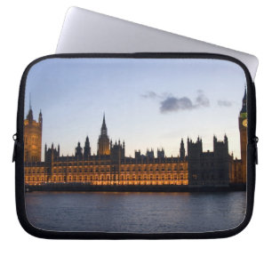 Big Ben und das Parlamentsgebäude in der Stadt Laptopschutzhülle