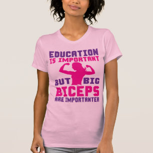 Big Biceps sind wichtiger als Shirt der Bildung