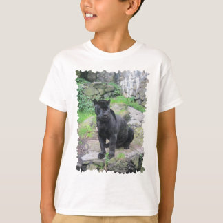 Big Black Jaguar Cat auf Rock T-Shirt