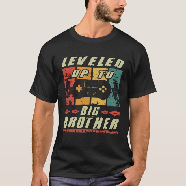 Big Brother Gamer Leveled Up To Big Brother Retro T-Shirt (Vorderseite)