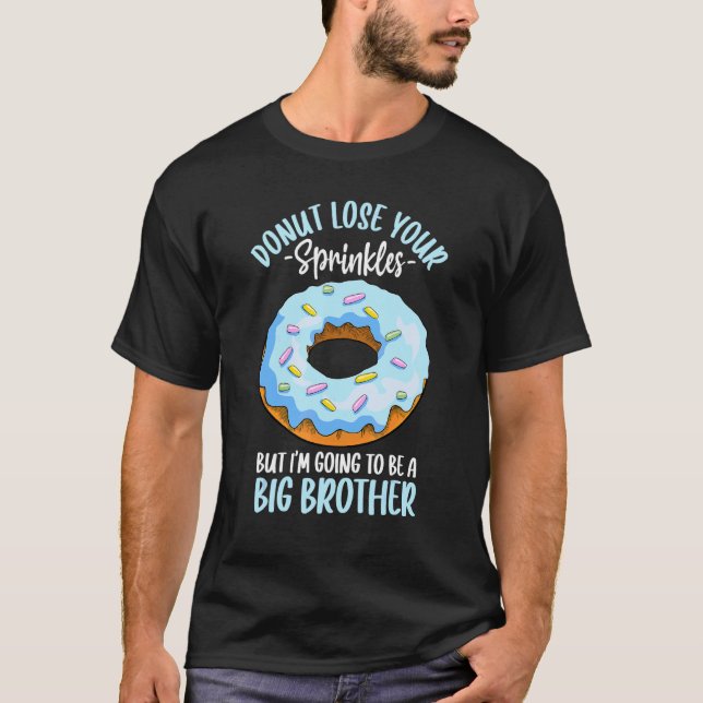 Big Brother verkündet Jungen, die zum Big Broth ge T-Shirt (Vorderseite)