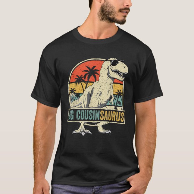 Big Cousinsaurus T Rex Dinosaur Big Cousin Saurus  T-Shirt (Vorderseite)