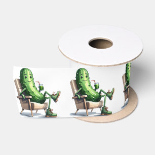 Big Dill Pickle sitzt im Stuhl Satinband