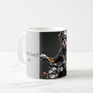 Big Dog auf Motorrad mit alternder Sentiment-Tasse Kaffeetasse