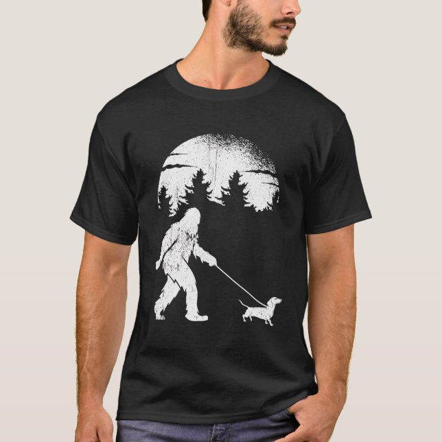 Big Foot Dackel Walking Master Herrin Dog T-Shirt (Vorderseite)