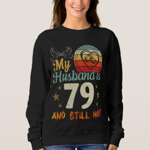 Big Heart Ehefrau glücklich mir, mein Mann ist 79 Sweatshirt