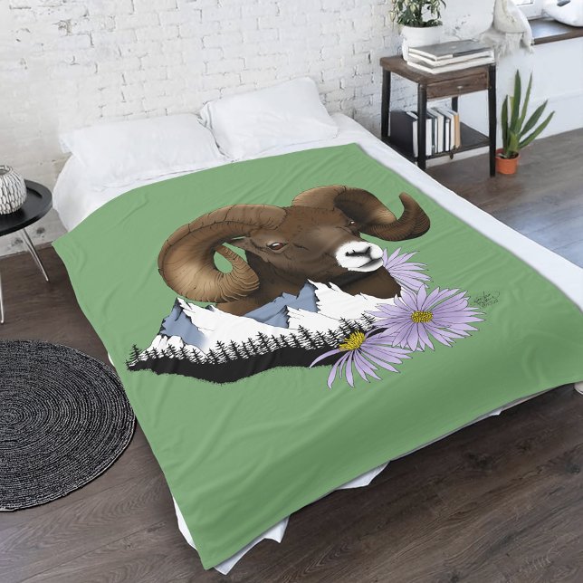 Big Horn Sheep Ram Green Mountains Fleecedecke (Von Creator hochgeladen)