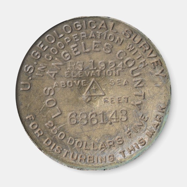 Big Pines Visitor Centre, Wrightwood CA. Benchmark Magnet (Vorne)