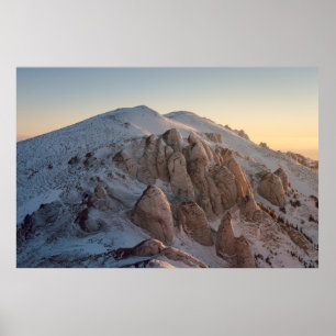 BIG-ROCK-FORMATIONEN, DIE MIT SCHNEE BEDECKT SIND POSTER