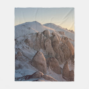 BIG-ROCK-FORMATIONEN MIT SCHNEE FLEECEDECKE
