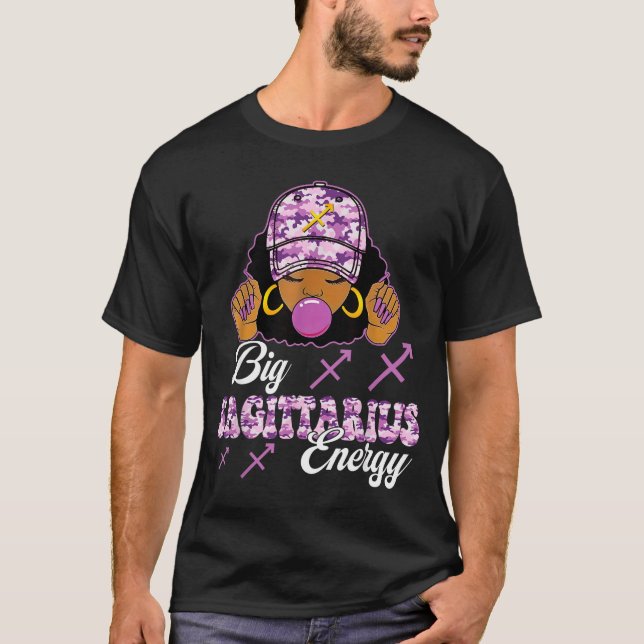 Big Sagittarius Energy Afro Girl With Purple Camou T-Shirt (Vorderseite)