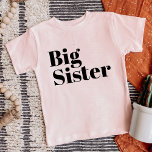 Big Sister | Matching Sibling Family<br><div class="desc">Individuell bedrucktes Kleidungsstück personalisiert mit "Big Sister" Grafik in modernem Schriftart. Ideal für ein Foto zur Schwangerschaftsankündigung oder Geschenk für ältere Geschwister, wenn das neue Baby ankommt! Verwenden Sie die Entwurfswerkzeuge, um die Farben zu bearbeiten oder eigene Texte und Fotos hinzuzufügen, um ein eigenes T - Shirt zu erstellen. Wählen...</div>