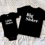 Big Sister | Matching Sibling Family Baby T-shirt<br><div class="desc">Individuell bedrucktes Kleidungsstück personalisiert mit "Big Sister" Grafik in modernem Schriftart. Ideal für ein Foto zur Schwangerschaftsankündigung oder Geschenk für ältere Geschwister, wenn das neue Baby ankommt! Verwenden Sie die Entwurfswerkzeuge, um die Farben zu bearbeiten oder eigene Texte und Fotos hinzuzufügen, um ein eigenes T - Shirt zu erstellen. Wählen...</div>