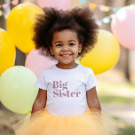 Big Sister | Mauve Matching Sibling Family Baby T-shirt<br><div class="desc">Individuell bedrucktes Kleidungsstück personalisiert mit "Big Sister" Grafik in modernem Schriftart. Ideal für ein Foto zur Schwangerschaftsankündigung oder Geschenk für ältere Geschwister, wenn das neue Baby ankommt! Verwenden Sie die Entwurfswerkzeuge, um die Farben zu bearbeiten oder eigene Texte und Fotos hinzuzufügen, um ein eigenes T - Shirt zu erstellen. Wählen...</div>