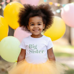 Big Sister | Sage Matching Sibling Family Baby T-shirt<br><div class="desc">Individuell bedrucktes Kleidungsstück personalisiert mit "Big Sister" Grafik in modernem Schriftart. Ideal für ein Foto zur Schwangerschaftsankündigung oder Geschenk für ältere Geschwister, wenn das neue Baby ankommt! Verwenden Sie die Entwurfswerkzeuge, um die Farben zu bearbeiten oder eigene Texte und Fotos hinzuzufügen, um ein eigenes T - Shirt zu erstellen. Wählen...</div>