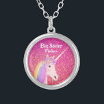 Big Sister Unicorn Rosa Glitzer Personalisiert Versilberte Kette<br><div class="desc">Überraschen Sie einen Einhornliebhaber mit diesem Big Sister Unicorn Pink Glitzer Personalisiert Silver Plated Necklace. Es hat ein niedliches modernes Design und trägt den Namen der Kinder in der Schrift der weißen trendigen Kalligraphie. Der Text ist "große Schwester" in weißen Buchstaben. Das hübsche, weiße Einhorn hat pastellfarbene Regenbogenhaare und hübsche...</div>