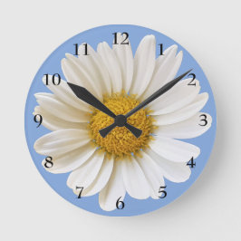 Big White Daisy auf Light Blue Runde Wanduhr