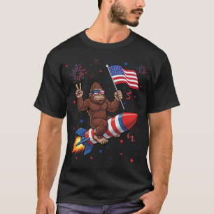 Bigfoot 4. Juli Patriotische Rakete und Feuerwerk T-Shirt