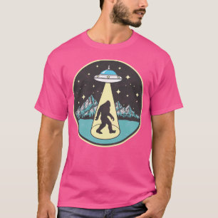 Bigfoot Abduction Vintag Sasquatch T-Shirt
