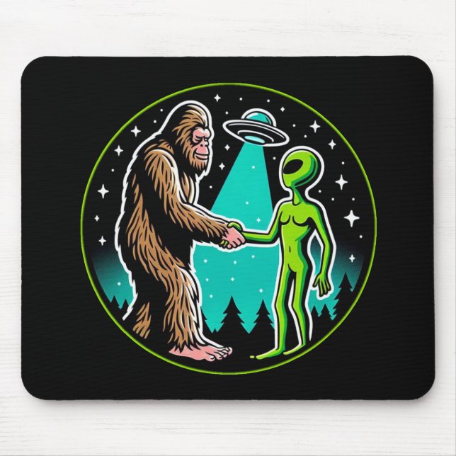 Bigfoot Alien Alliance - Funny Scifi Cryptid Mousepad (Vorne)