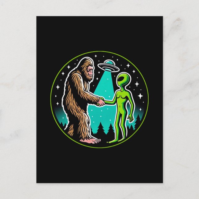 Bigfoot Alien Alliance - Funny Scifi Cryptid Postkarte (Vorderseite)